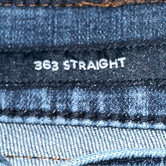Men’s Lucky Brand 363 Straight Jean - Picture 4 of 11